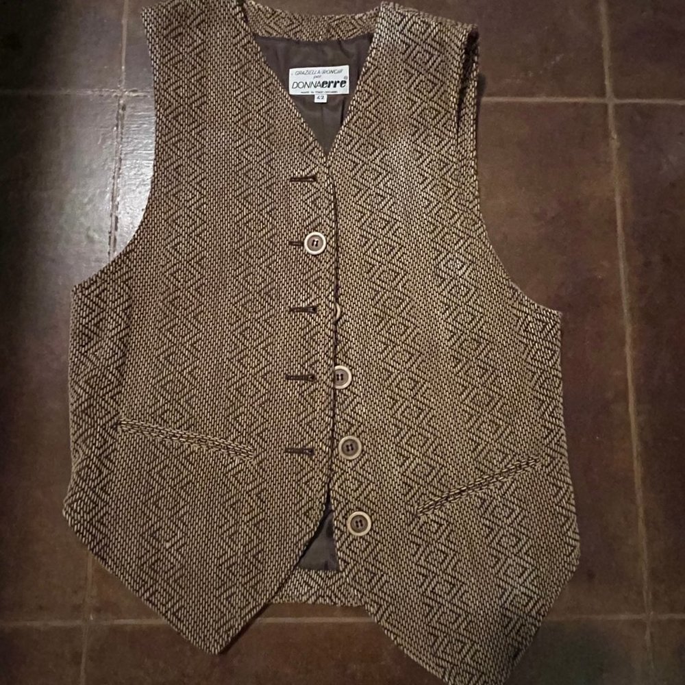 vest synthetic woven pattern